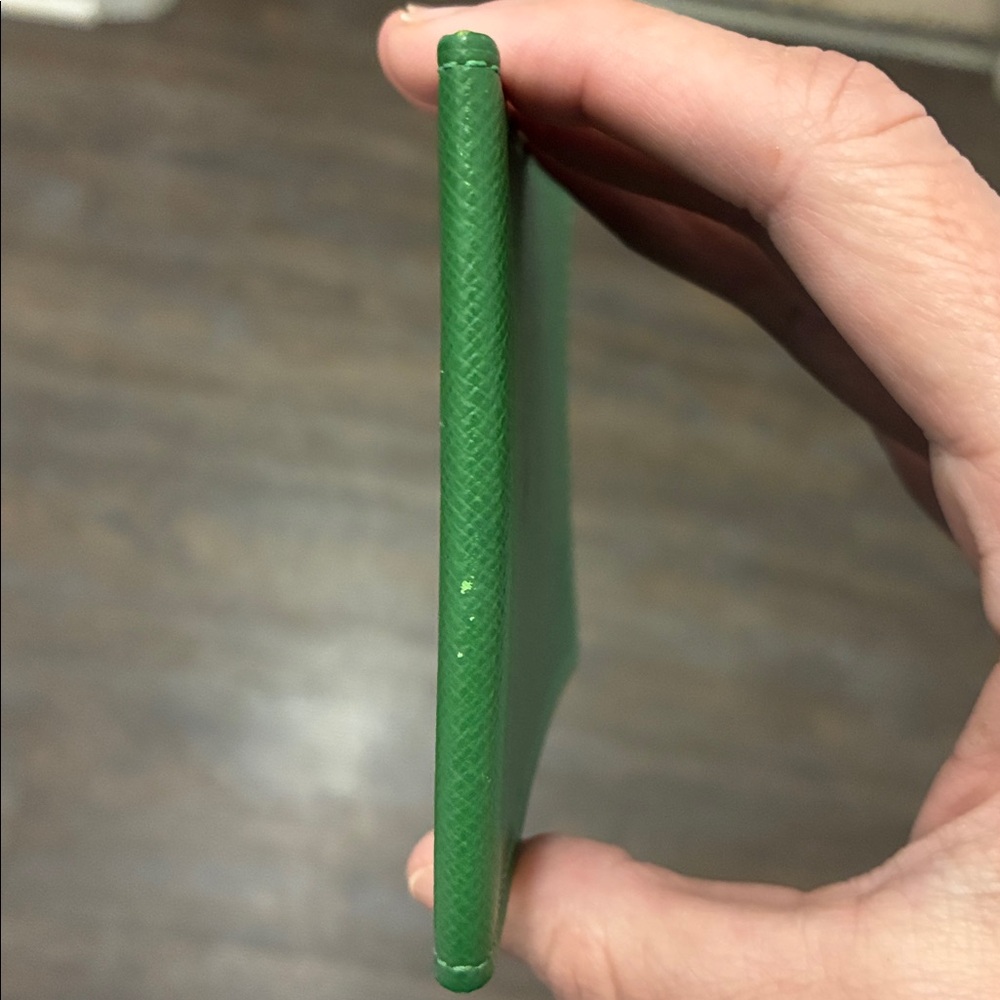 β¨ Louis Vuitton Taiga Green Bifold ID Wallet β Rare Color β¨ - Picture 12 of 12